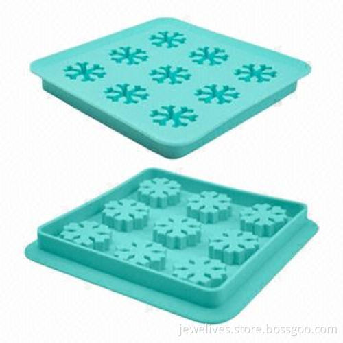 Snowflake-shaped silicone ice cube tray